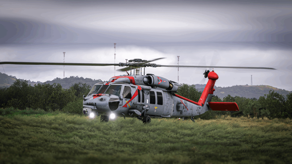 Miltech et Blackbird MH60 au sol