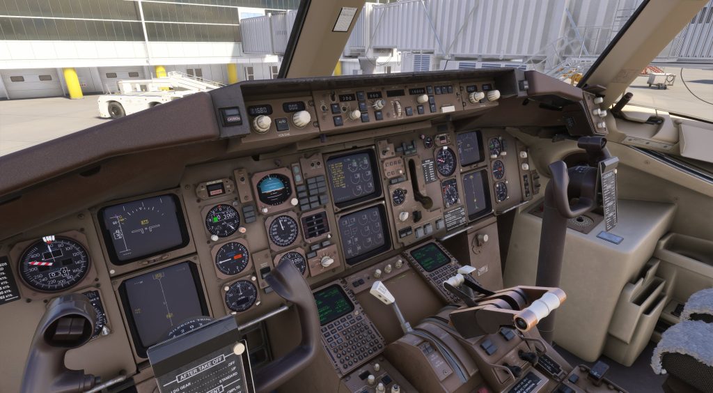 En vue sim du cockpit du Boeing 757 de Bluebird Simulations. cette photo se concentre sur le panneau, montrant le célèbre mélange du 757 d'avionique numérique précoce (écrans CRT) et de jauges analogiques. 