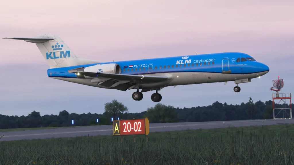 Un Fokker F70/100 venant atterrir dans un aéroport non spécifié dans Microsoft Flight Simulator 2024.