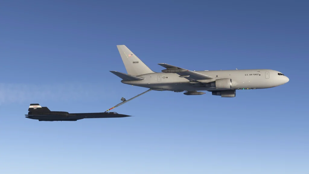 Vue intérieure du Kwikflight Archangel Lockheed A-12 pour le ravitaillement MSFS à partir d'un avion-citerne de l'US Air Force