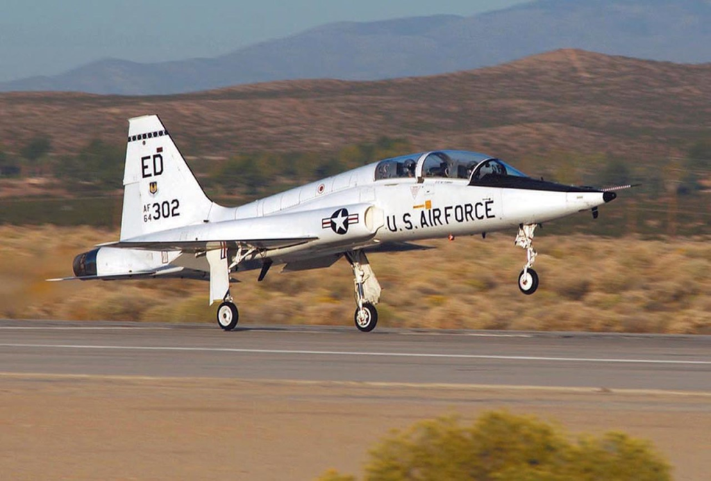 T-38 Talon de l'USAF sur la piste