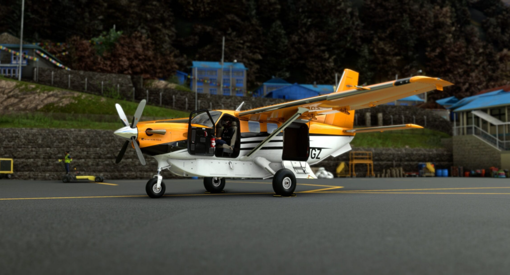 Kodiak 100 MSFS 2024 de SimWorks Studios garé sur la piste avec accès au fret par porte ouverte
