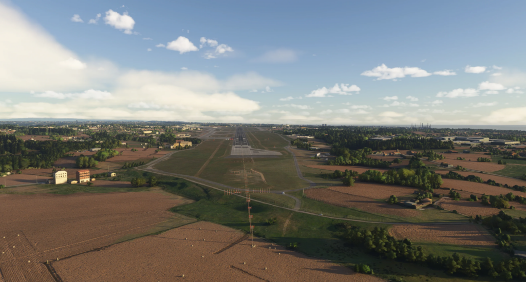 Vue d'approche finale de la piste de l'aéroport de Porto montrant le terrain environnant dans MSFS 2024